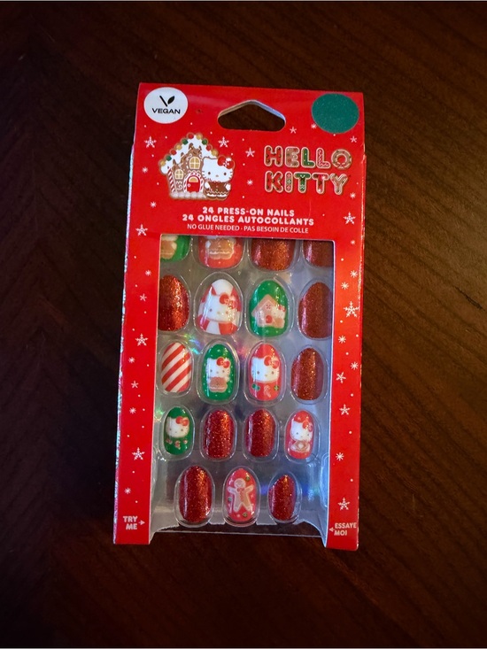 Hello Kitty Other - New Hello Kitty Red and Green Festive Press-On Nail Set